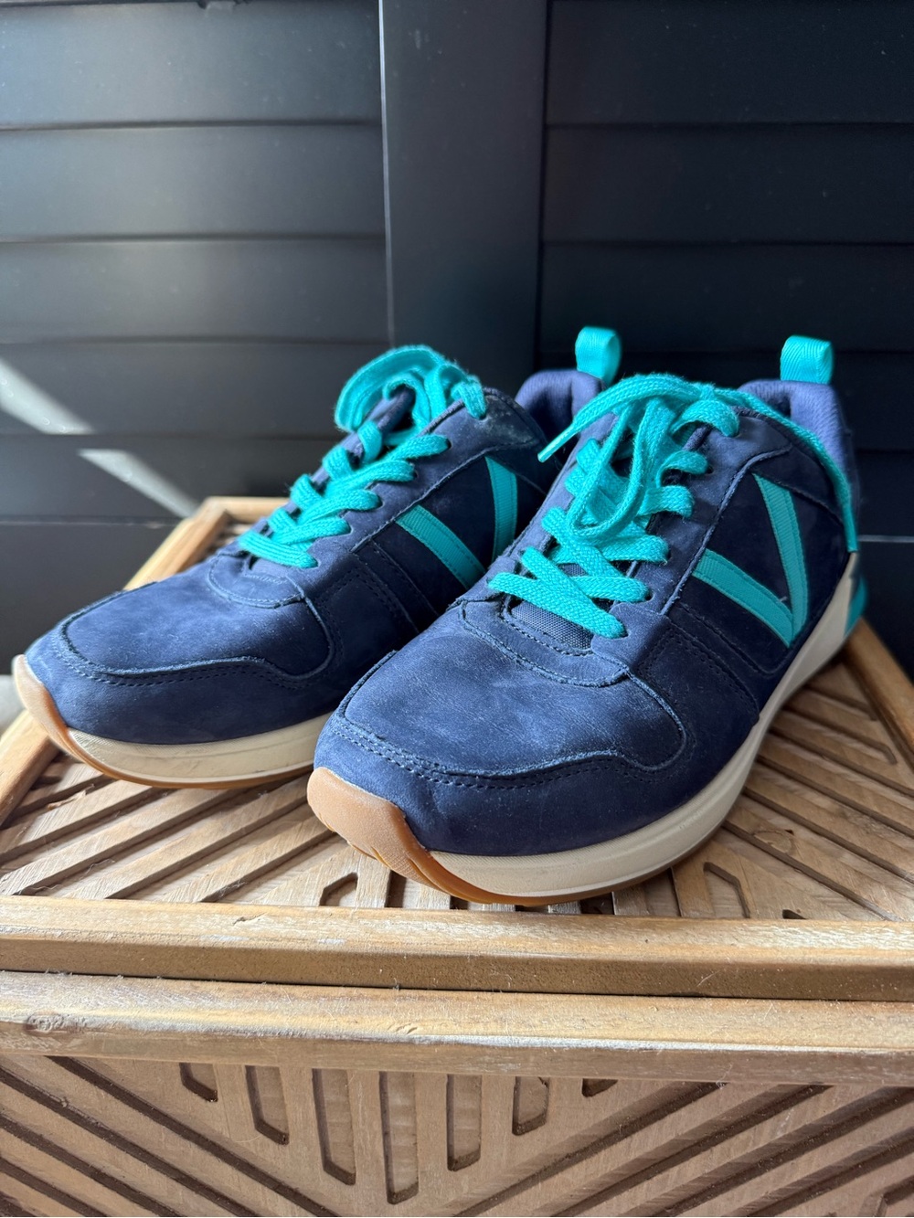 Vionic Rechelle Nubuck Navy and turquoise Lace-Up Sneakers